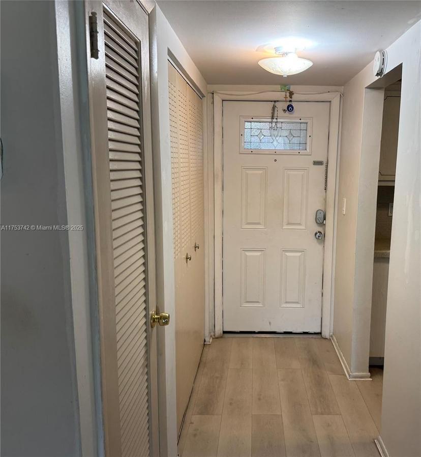 Picture of 8020 N Sunrise Lakes Dr # 112, Sunrise FL 33322