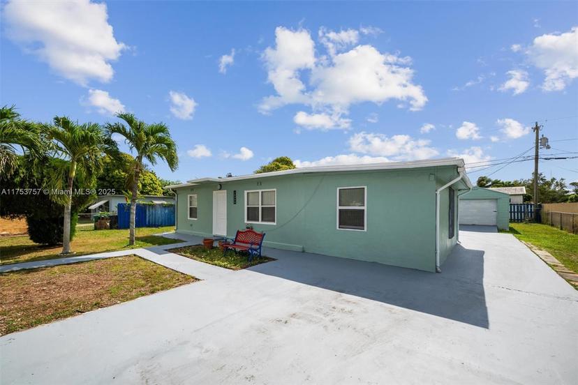 Picture of 15300 Leisure Dr, Homestead FL 33033