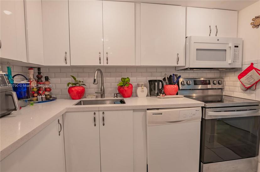 Picture of 3625 N Country Club Dr # 808, Aventura FL 33180
