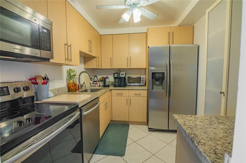 Picture of 3675 N Country Club Dr # 2202, Aventura FL 33180