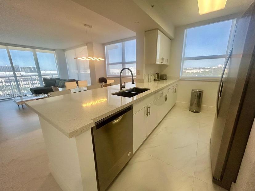 Picture of 19501 W Country Club Dr # 709, Aventura FL 33180