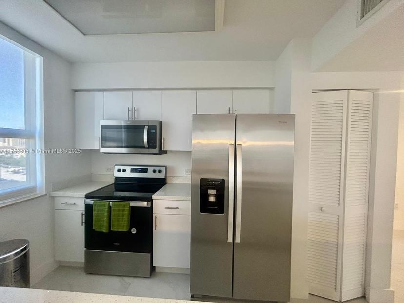 Picture of 19501 W Country Club Dr # 709, Aventura FL 33180