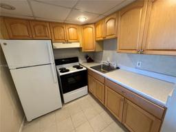 Picture of 174 Chatham # I, West Palm Beach, FL 33417