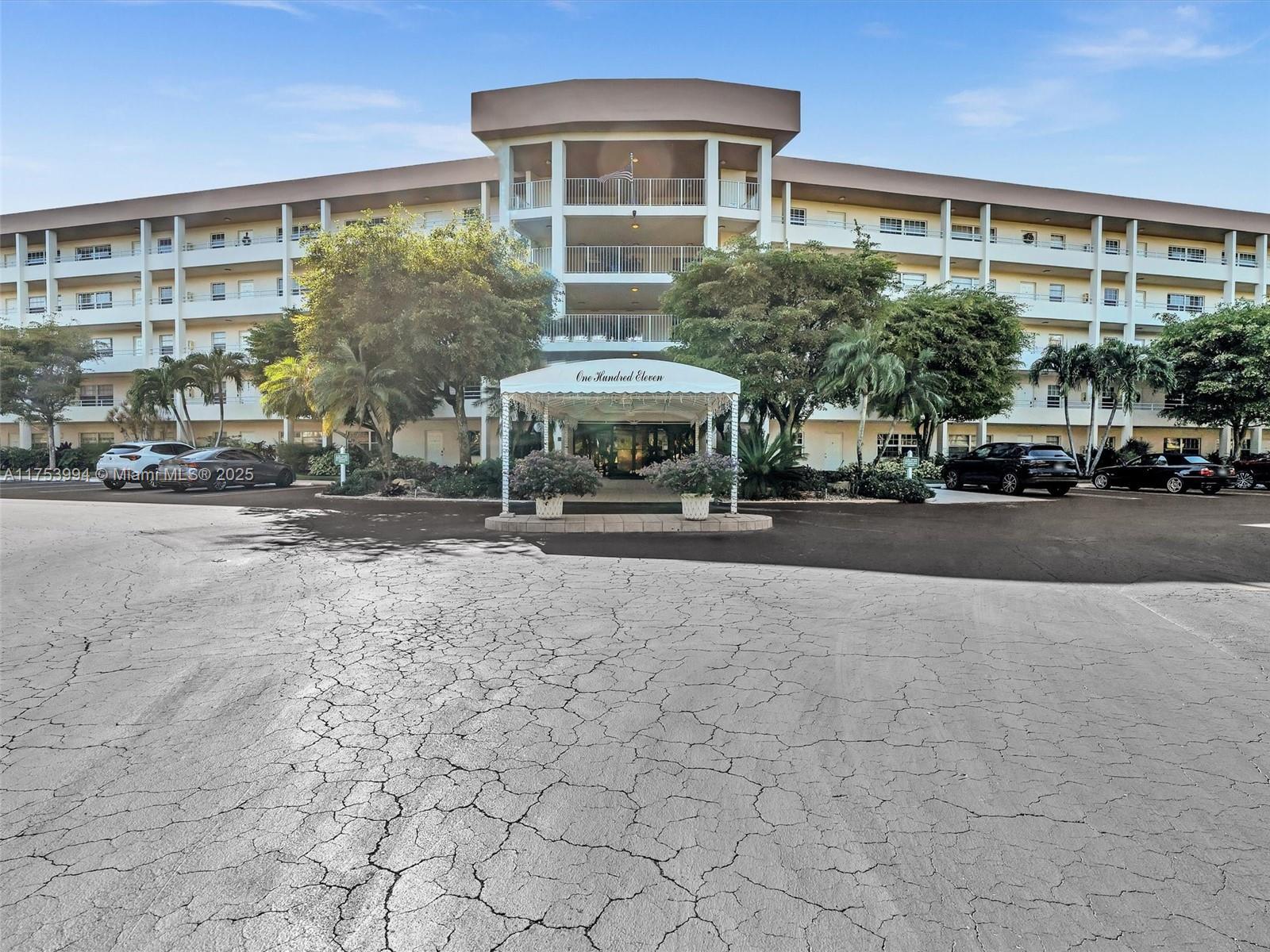 Picture of 535 Oaks Dr # 502, Pompano Beach, FL 33069
