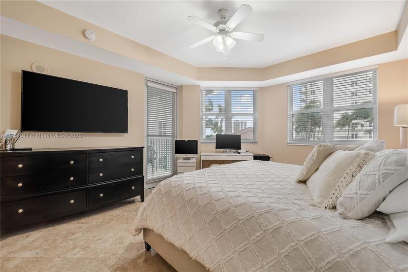 Picture of 19900 E Country Club Dr # 616, Aventura FL 33180