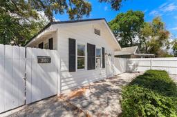 Picture of 3180 Plaza St, Miami, FL 33133