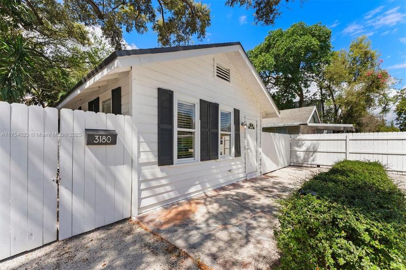 Picture of 3180 Plaza St, Miami FL 33133