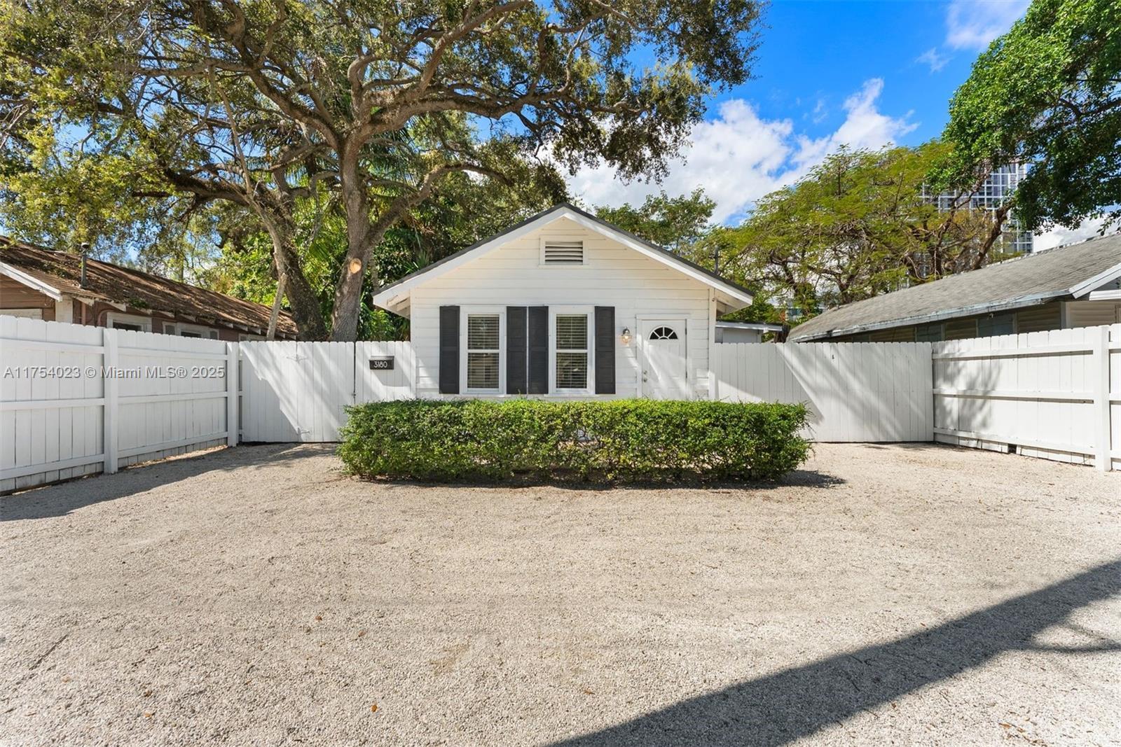Picture of 3180 Plaza St, Miami, FL 33133