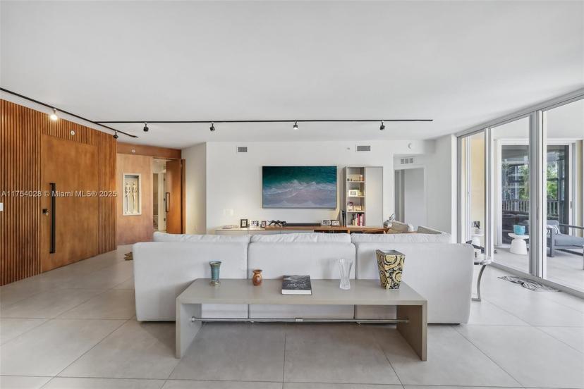 Picture of 723 Crandon Blvd # 206, Key Biscayne FL 33149