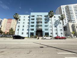 Picture of 501 SW 1St St # 208, Miami, FL 33130