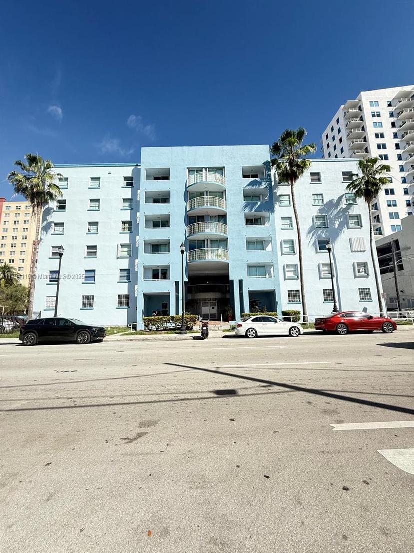 Picture of 501 SW 1St St # 208, Miami FL 33130