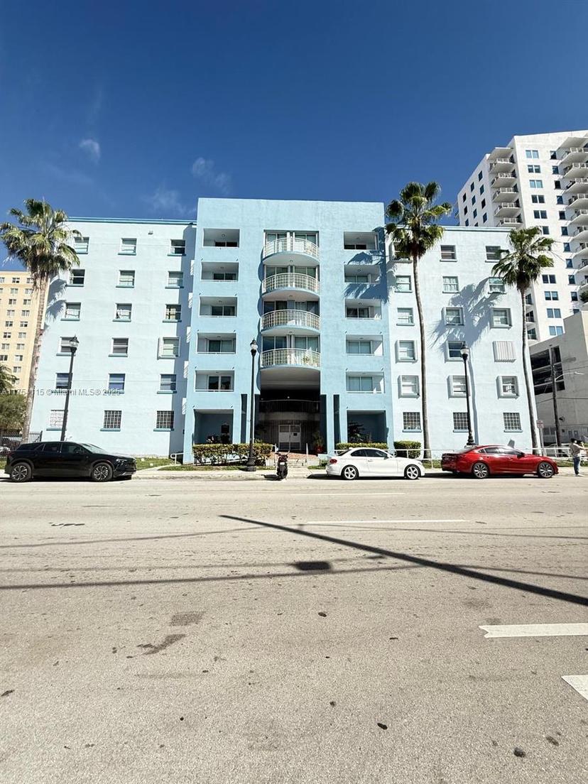 Picture of 501 SW 1St St # 208, Miami FL 33130