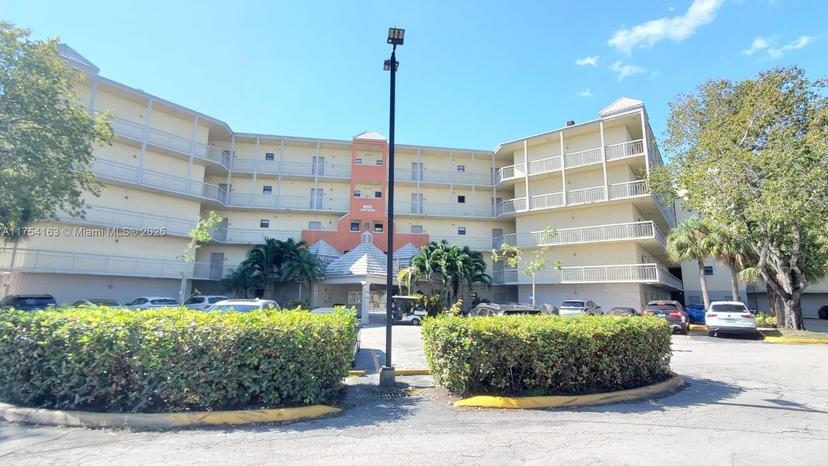 Picture of 8290 Lake Dr # 302, Doral FL 33166
