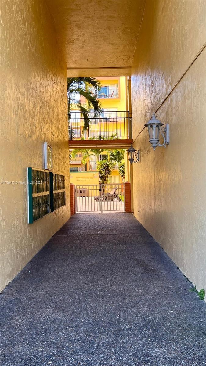 Picture of 4500 W 19Th Ct # 534, Hialeah FL 33012