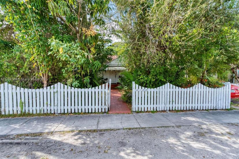 Picture of 4100 SW 61St Ave, South Miami FL 33155
