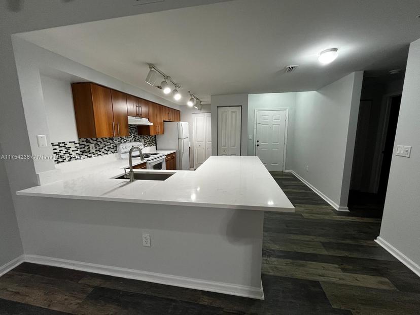 Picture of 5900 W Sample Rd # 303, Coral Springs FL 33067