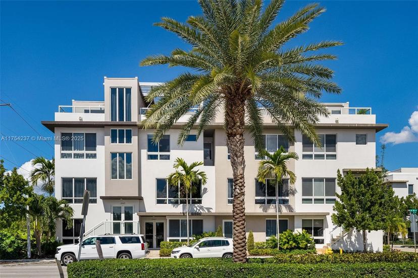 Picture of 10563 NW 66Th St, Doral FL 33178
