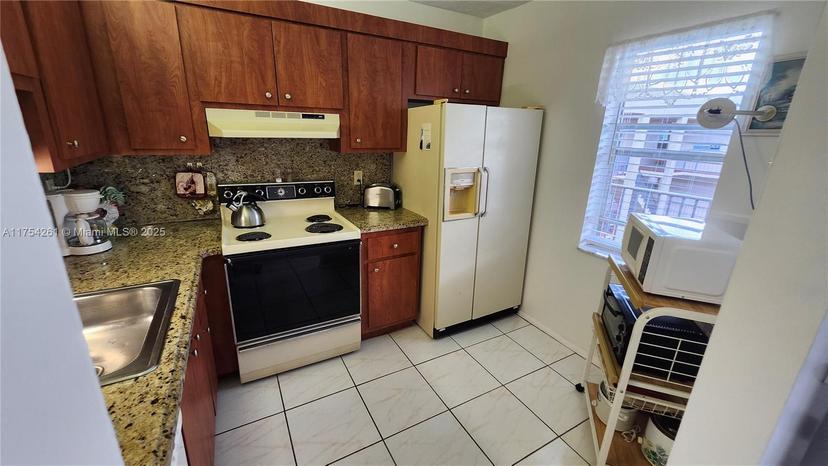 Picture of 2821 Somerset Dr # 400, Lauderdale Lakes FL 33311