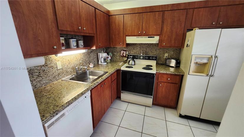 Picture of 2821 Somerset Dr # 400, Lauderdale Lakes FL 33311