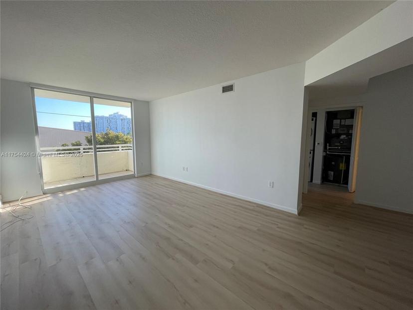 Picture of 18800 NE 29Th Ave # 417, Aventura FL 33180