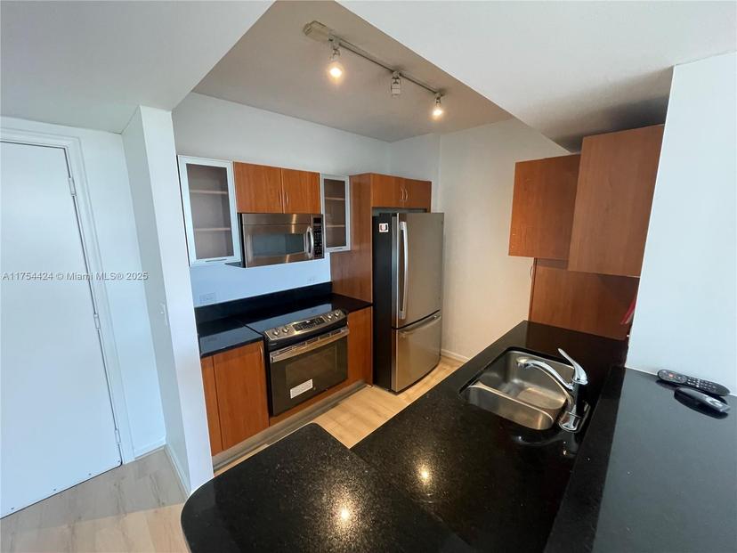 Picture of 18800 NE 29Th Ave # 417, Aventura FL 33180