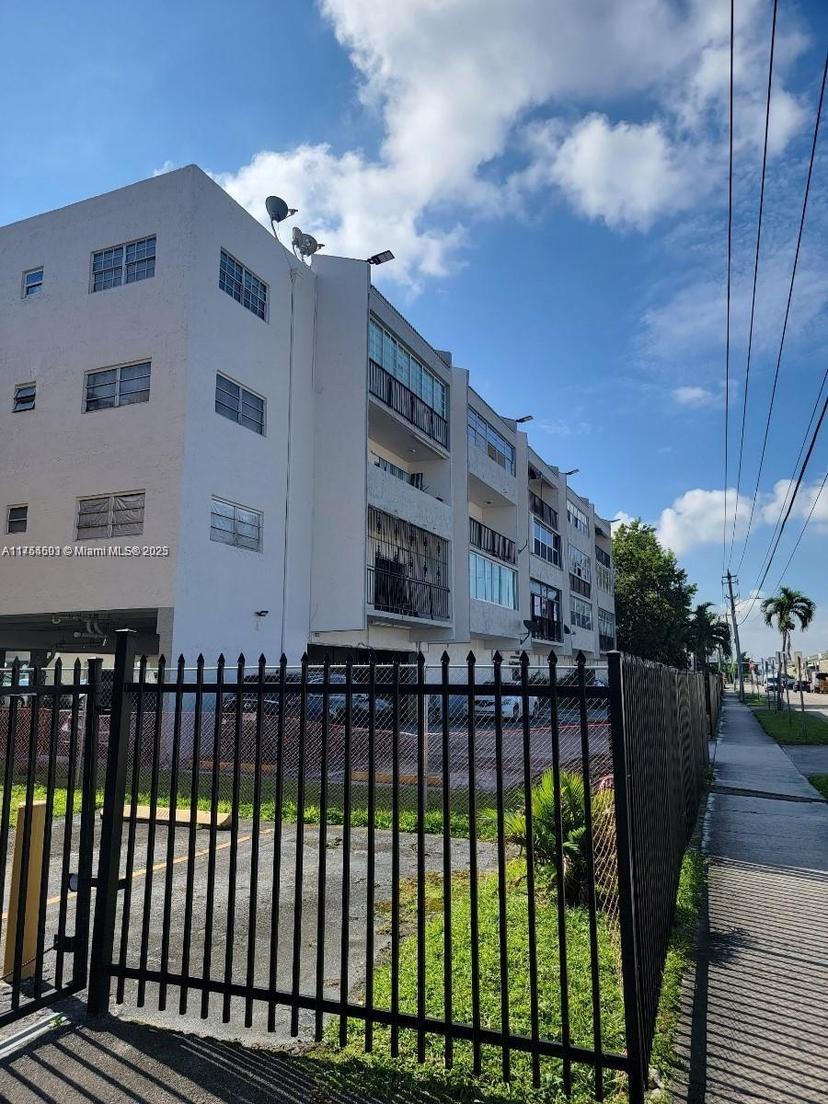 Picture of 6125 W 20Th Ave # 217, Hialeah FL 33012