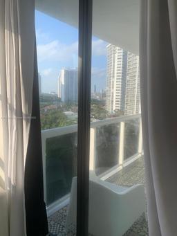 Picture of 20505 E Country Club Dr # 1232, Aventura, FL 33180