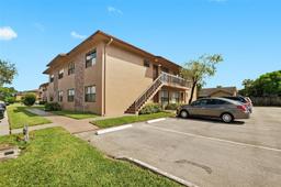 Picture of 10053 Winding Lake Rd # 101, Sunrise, FL 33351
