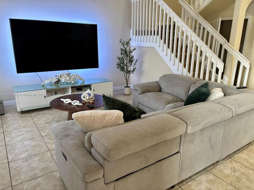 Picture of 3544 W 88Th Ter # 1, Hialeah FL 33018