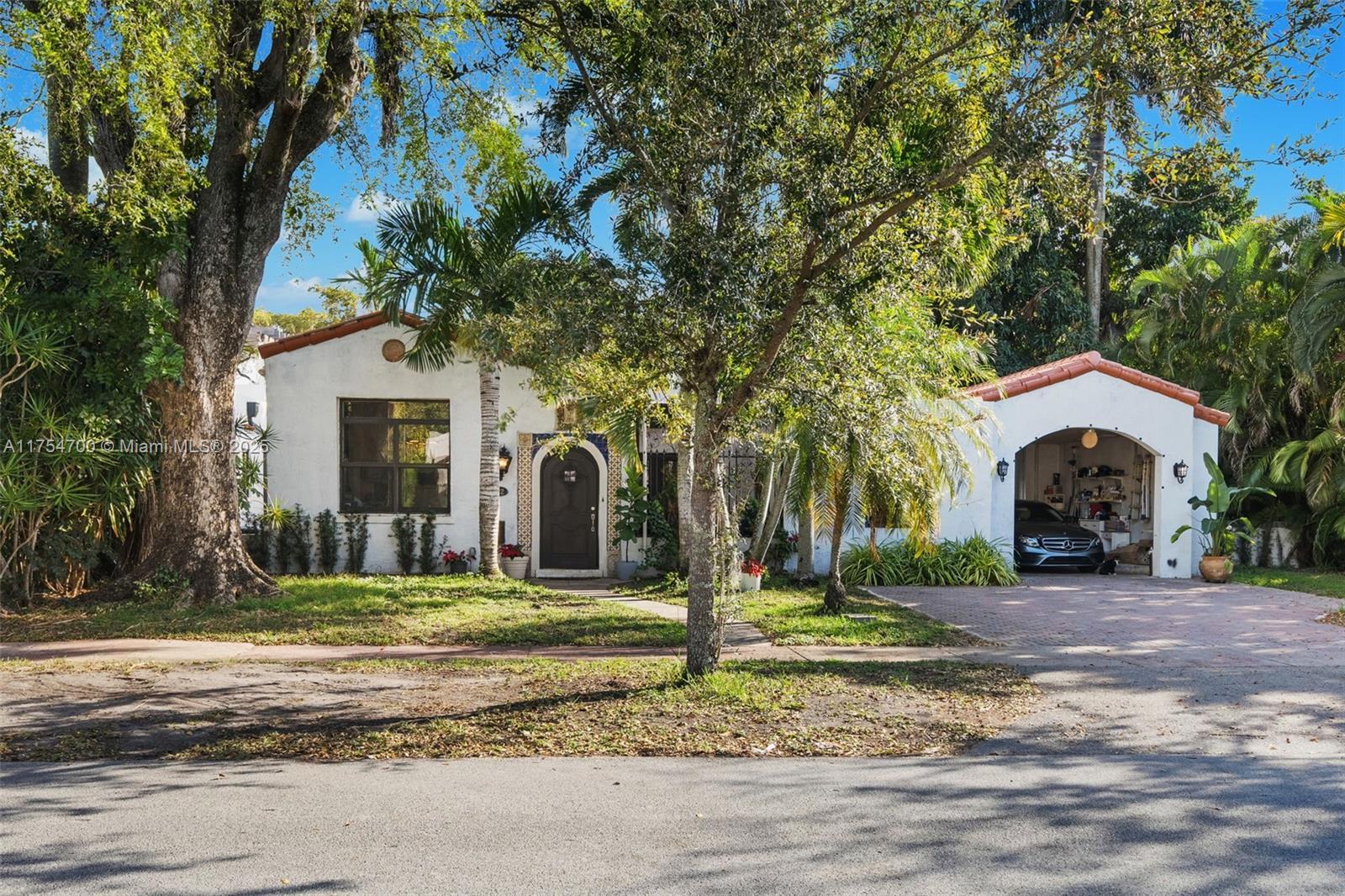 Picture of 322 Viscaya Ave, Coral Gables, FL 33134