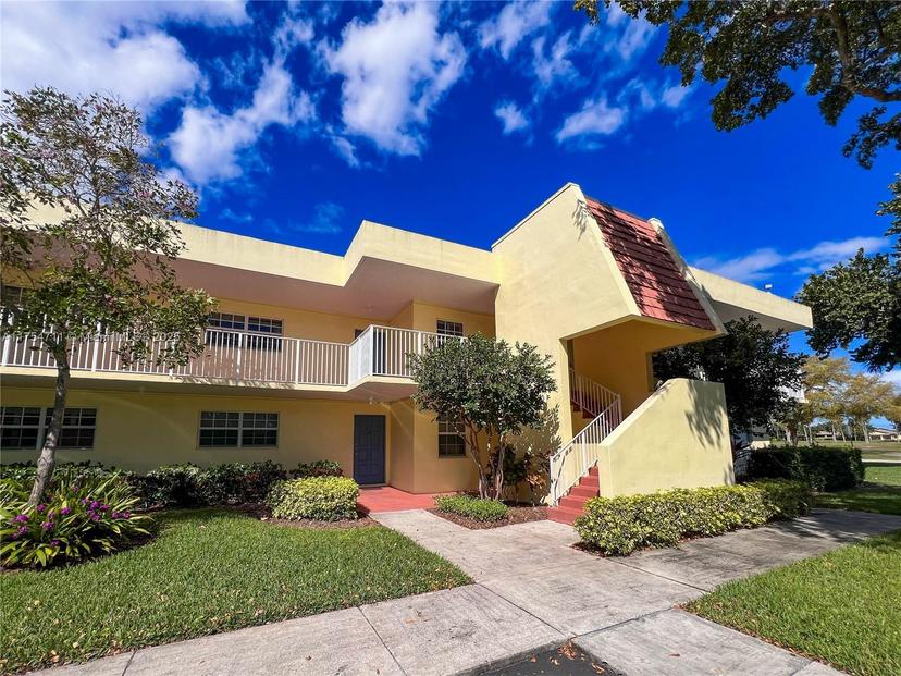 Picture of 550 Oaks Ln # 202, Pompano Beach FL 33069