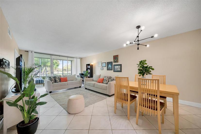 Picture of 550 Oaks Ln # 202, Pompano Beach FL 33069
