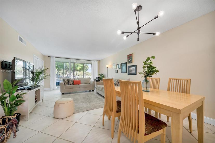 Picture of 550 Oaks Ln # 202, Pompano Beach FL 33069