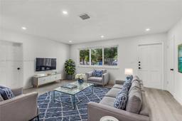 Picture of 330 NE 164Th St, Miami, FL 33162