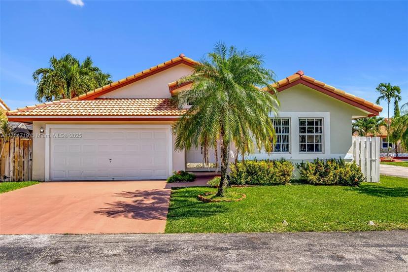Picture of 19045 NW 85Th Ct, Hialeah FL 33015