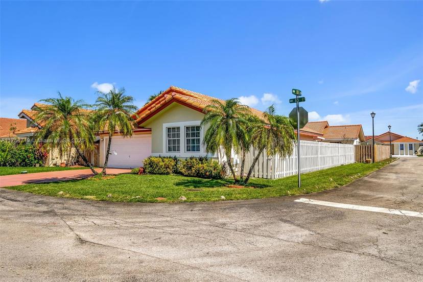 Picture of 19045 NW 85Th Ct, Hialeah FL 33015