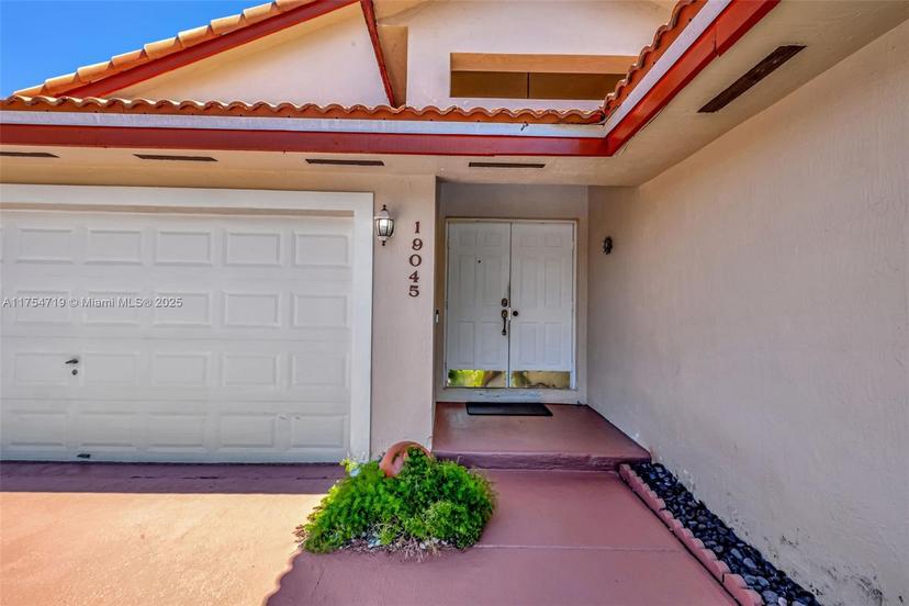 Picture of 19045 NW 85Th Ct, Hialeah FL 33015