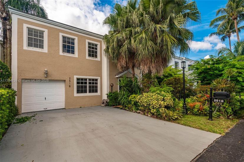Picture of 2518 NE 206Th Ter, Miami FL 33180