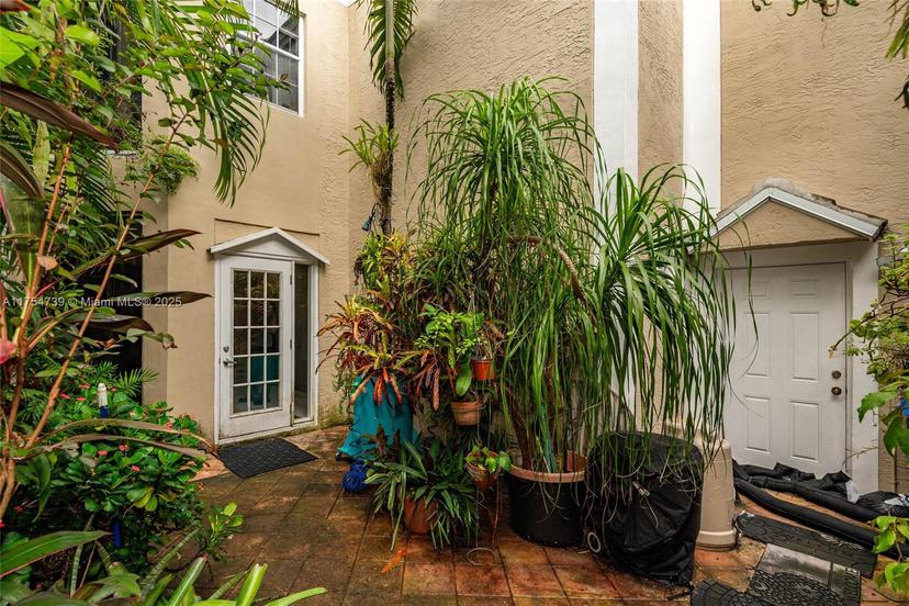 Picture of 2518 NE 206Th Ter, Miami FL 33180