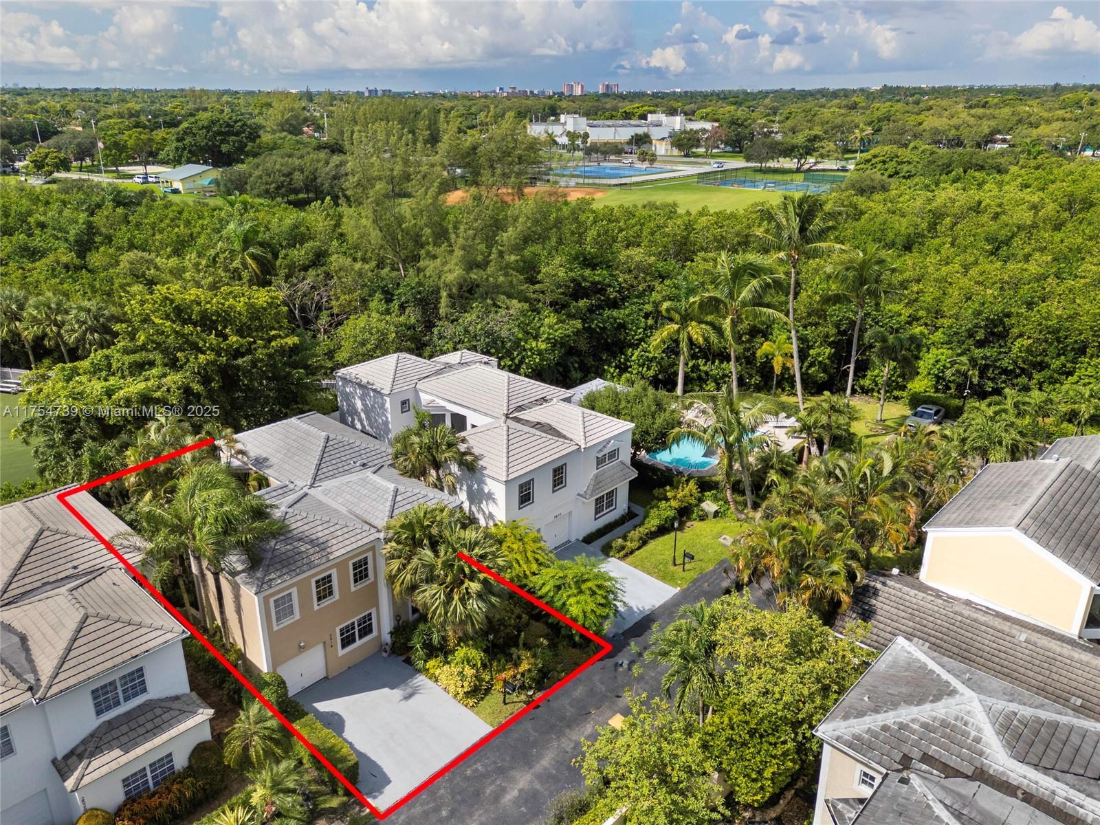 Picture of 2518 NE 206Th Ter, Miami, FL 33180