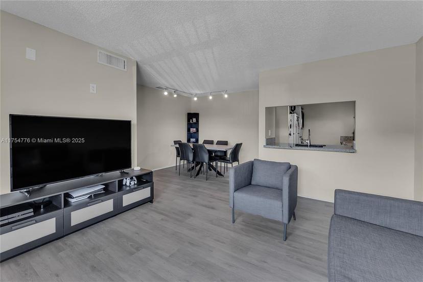 Picture of 10064 NW 4Th St # 204, Pembroke Pines FL 33024