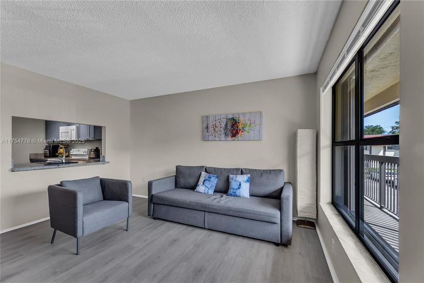 Picture of 10064 NW 4Th St # 204, Pembroke Pines FL 33024
