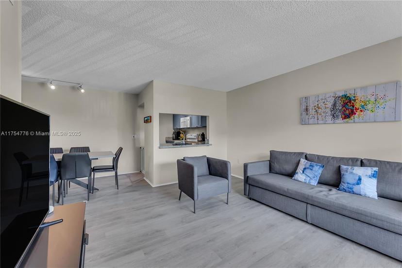 Picture of 10064 NW 4Th St # 204, Pembroke Pines FL 33024