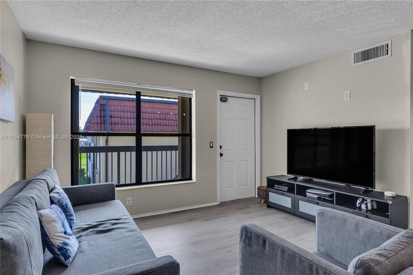 Picture of 10064 NW 4Th St # 204, Pembroke Pines FL 33024