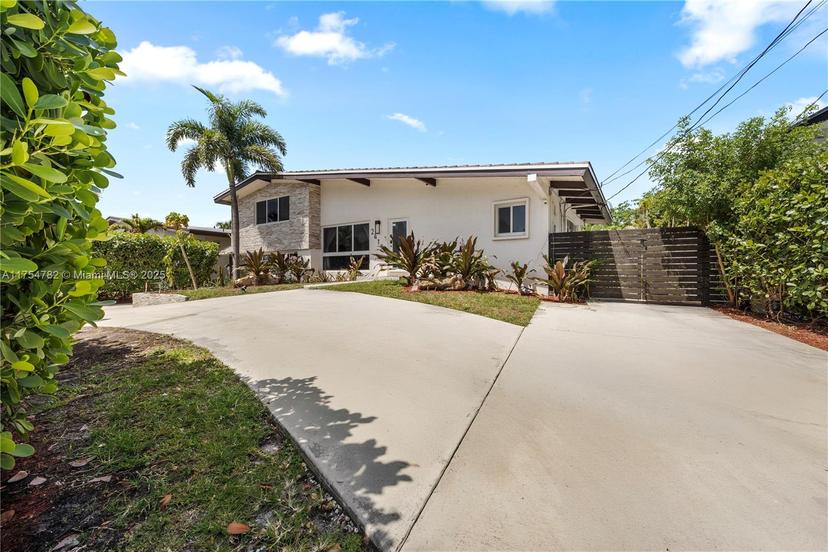 Picture of 2413 Sugarloaf Ln, Fort Lauderdale FL 33312