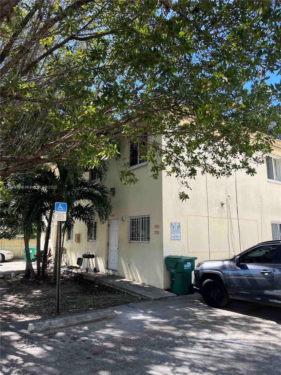 Picture of 13920 NE 2Nd Ave, Miami, FL 33161