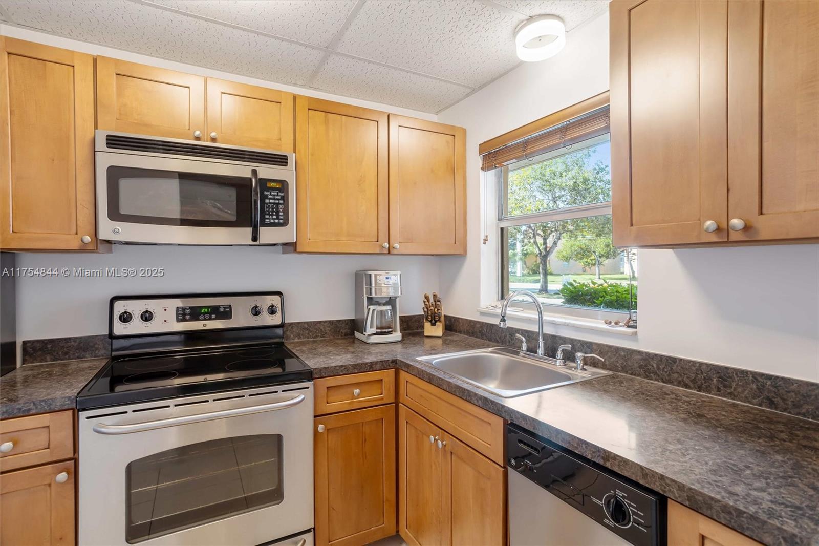 Picture of 8920 Sunrise Lakes Blvd # 101, Sunrise, FL 33322