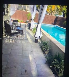 Picture of 242 NE 199Th Ter, Miami FL 33179