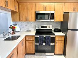 Picture of 10101 Sunrise Lakes Blvd # 303, Sunrise, FL 33322