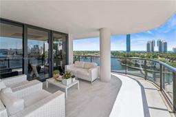 Picture of 19667 Turnberry Way # 8K, Aventura, FL 33180